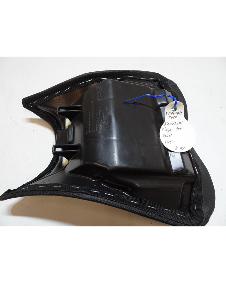 Kawasaki Ninja 400, sadel