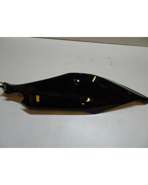 Kawasaki Ninja 400, bakre sidokåpa höger