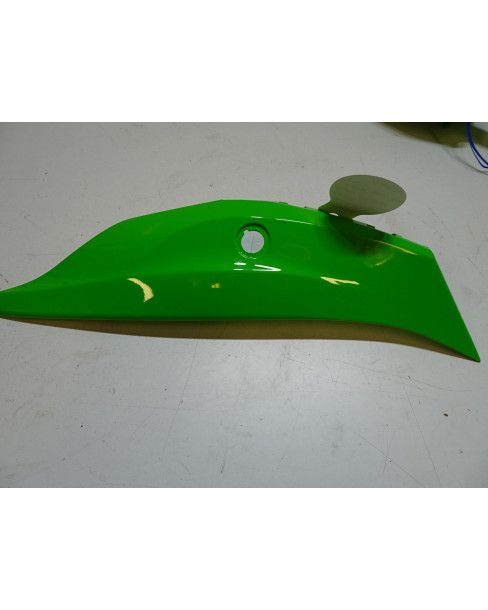Kawasaki ZX-10R, bakre sidokåpa vänster
