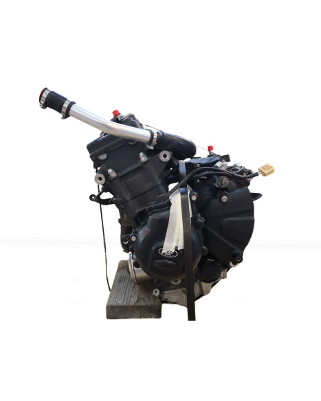 Yamaha YZF-R6, motor