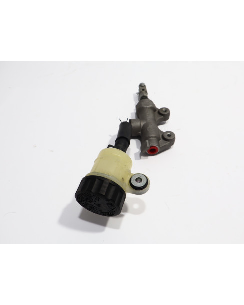 Yamaha YZF-R6, bromscylinder bak 2