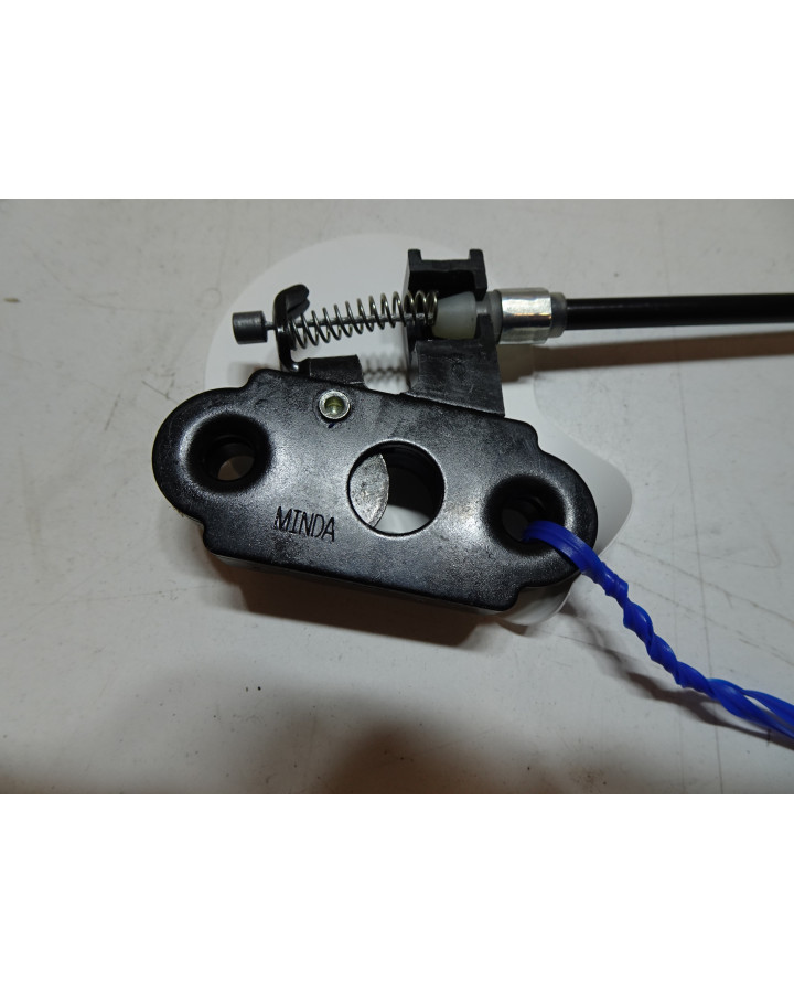 Kawasaki Ninja 400, sadellås med kabel