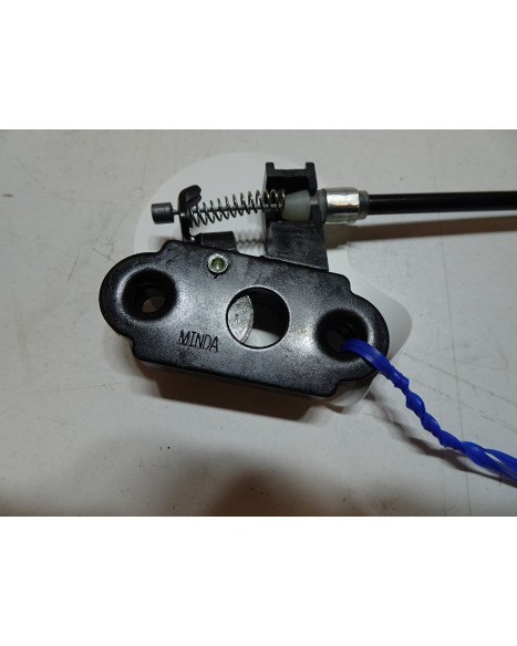 Kawasaki Ninja 400, sadellås med kabel