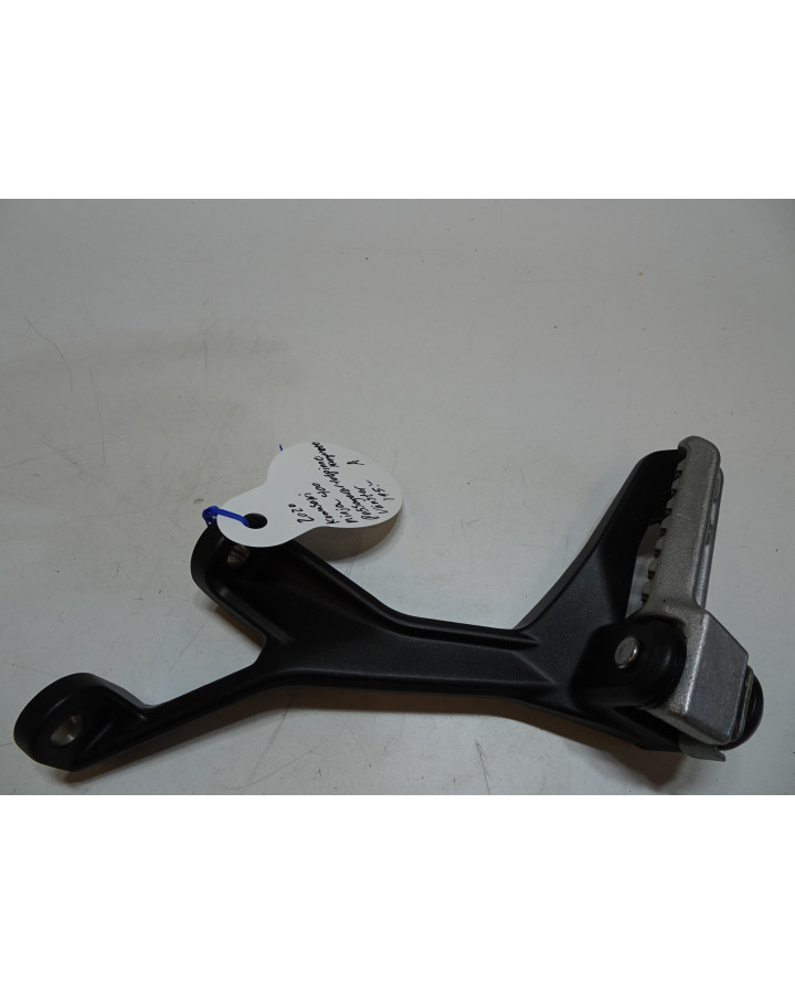 Kawasaki Ninja 400, passagerarfotpinne vänster...