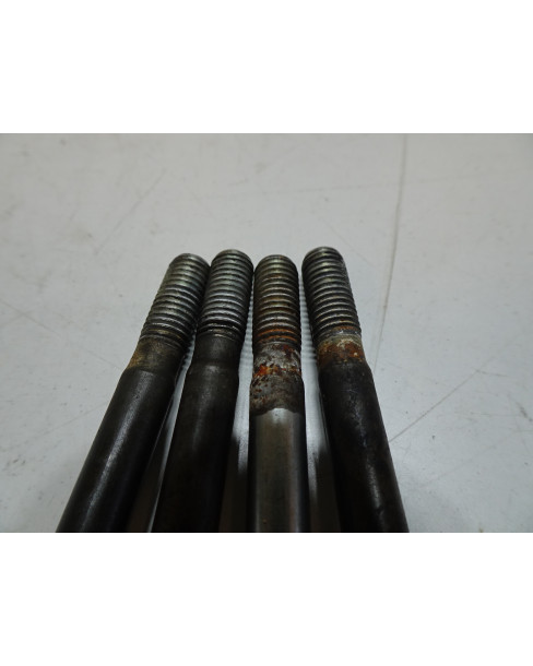 AM6 pinnbultssats original 2