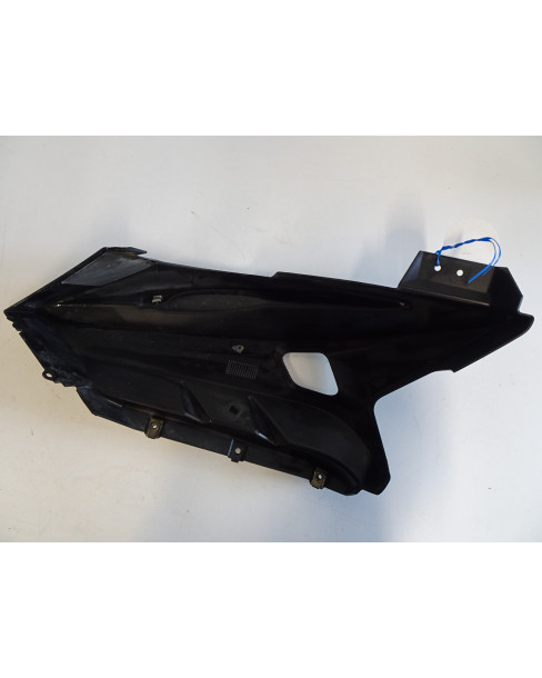 Yamaha YZF-R125, nedre sidokåpa höger 2