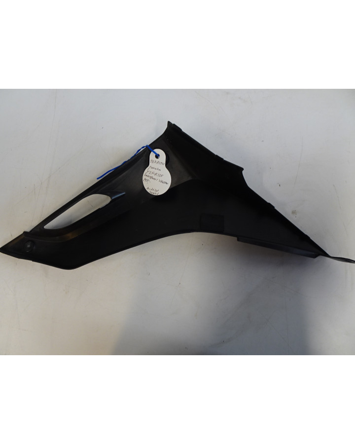 Yamaha YZF-R125, sidopanel vänster