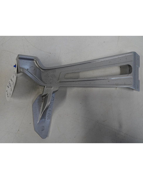 Yamaha YZF-R125, fäste passagerarfotpinne höger 2