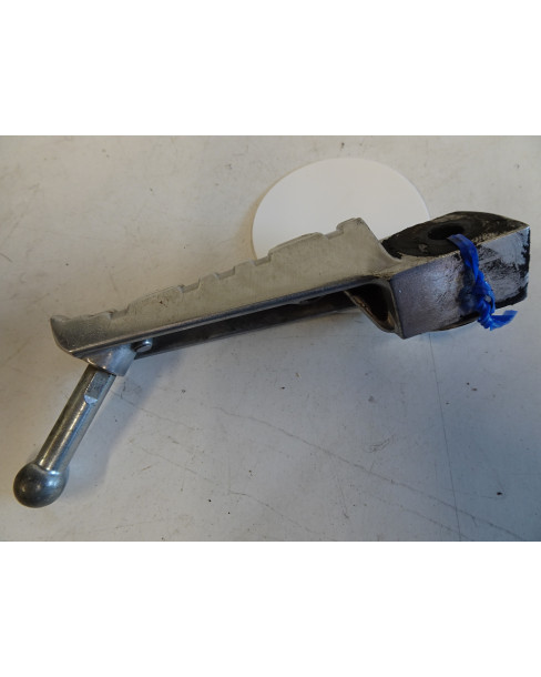 Yamaha YZF-R125, fotpinne höger 2