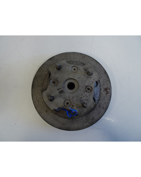 Aixam S8, hjulnav med bromsskiva fram