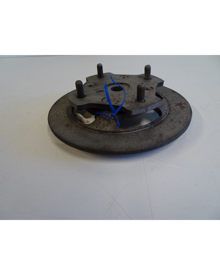 Aixam S8, hjulnav med bromsskiva fram