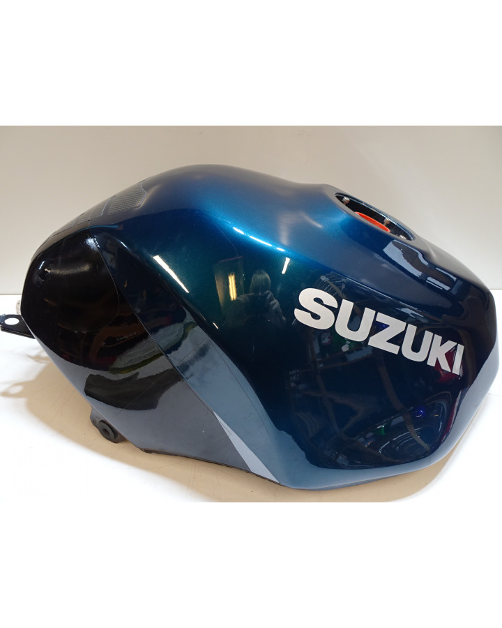 Suzuki RF900R, bränsletank