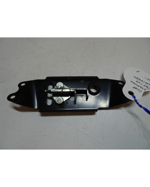 Yamaha MT-09, sadelfäste 2