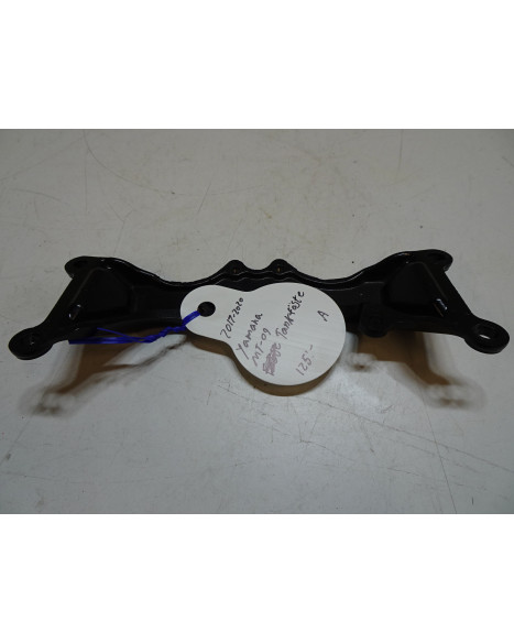 Yamaha MT-09, tankfäste