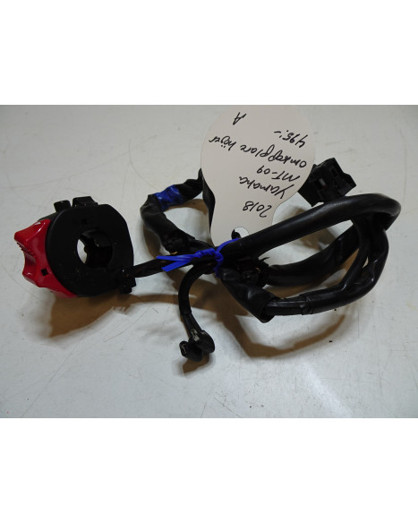 Yamaha MT-09, omkopplare höger