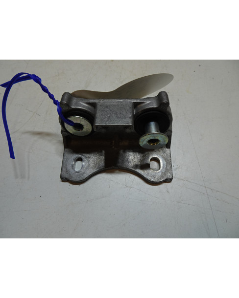 Yamaha MT-09, bakre tankfäste 2