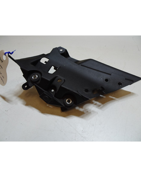 Yamaha MT-09, inre sidokåpa vänster fram