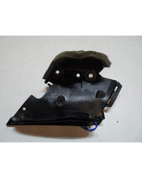 Yamaha MT-09, inre sidokåpa höger fram 2