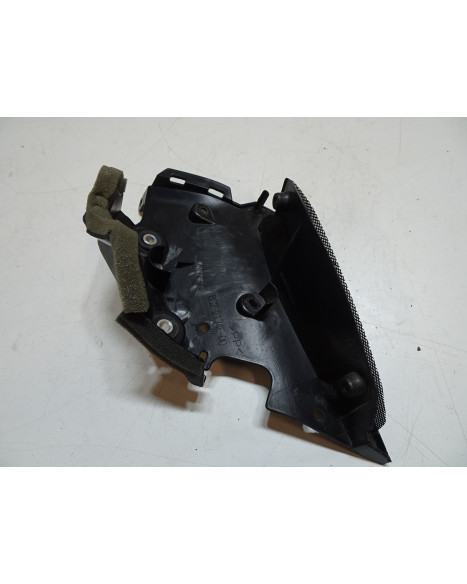 Yamaha MT-09, inre sidokåpa höger fram