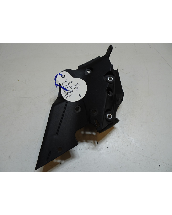 Yamaha MT-09, inre sidokåpa höger fram