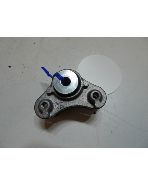 Yamaha MT-09, tankfäste höger + vänster 2