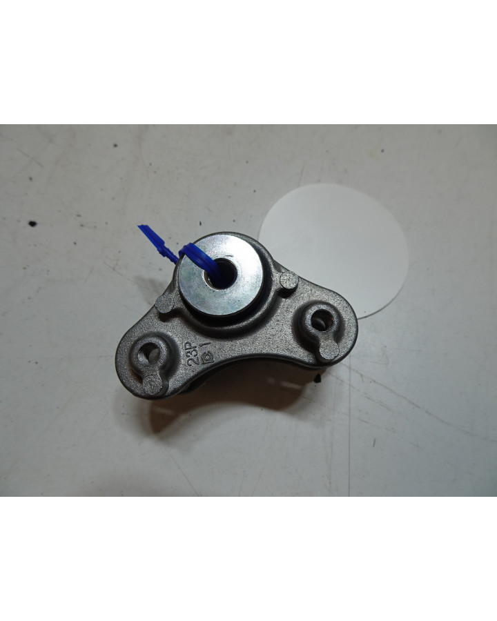 Yamaha MT-09, tankfäste höger + vänster