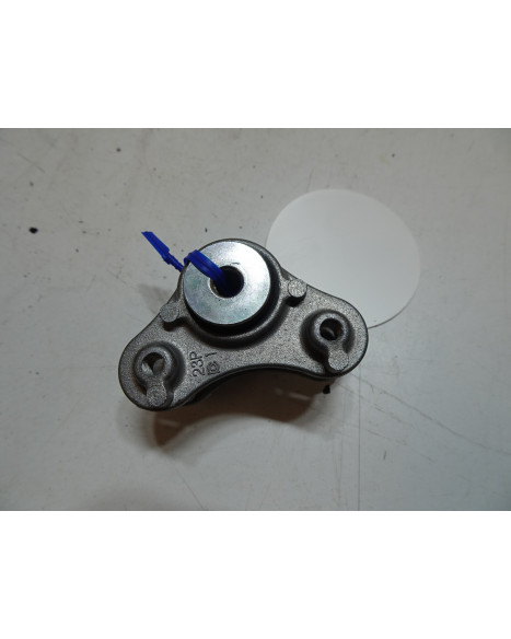 Yamaha MT-09, tankfäste höger + vänster