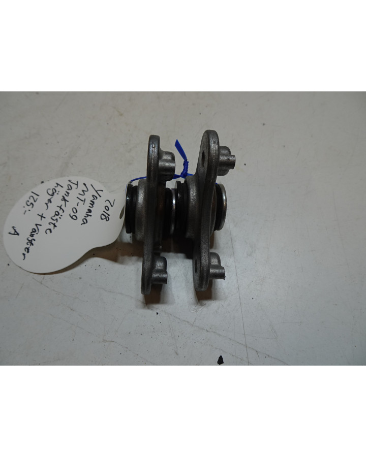 Yamaha MT-09, tankfäste höger + vänster