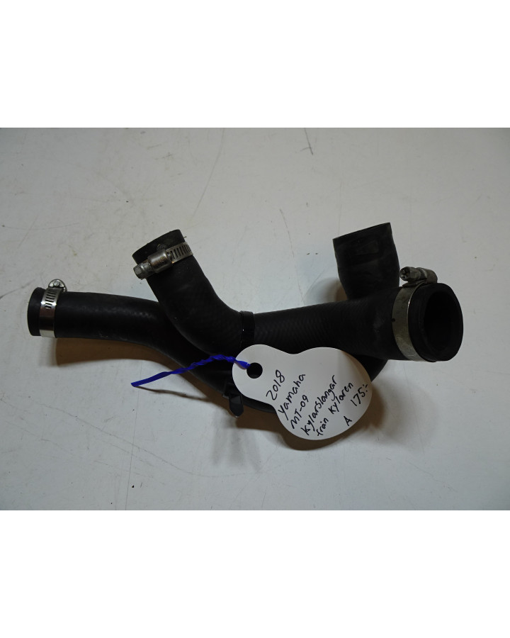 Yamaha MT-09, kylarslangar från kylaren