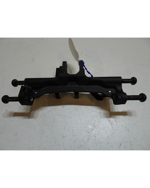 Yamaha MT-09, fäste stötdämpare övre 2