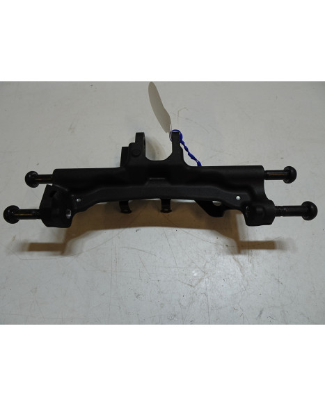 Yamaha MT-09, fäste stötdämpare övre