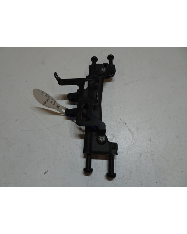 Yamaha MT-09, fäste stötdämpare övre