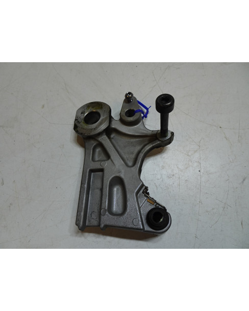 Yamaha MT-09, bromsokshållare bak 2