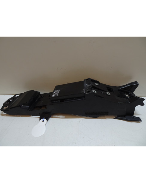 Yamaha MT-09, batterilåda 2