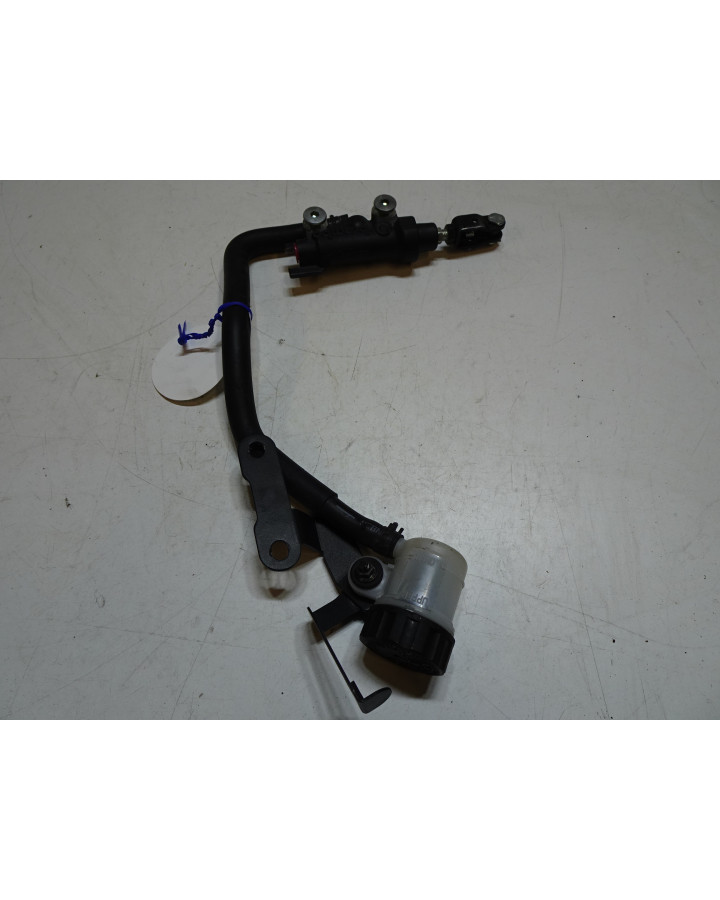 Yamaha MT-09, bromscylinder bak