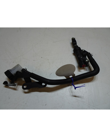 Yamaha MT-09, bromscylinder bak