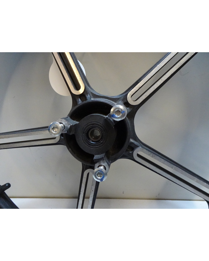 Super Soco TS, framhjul