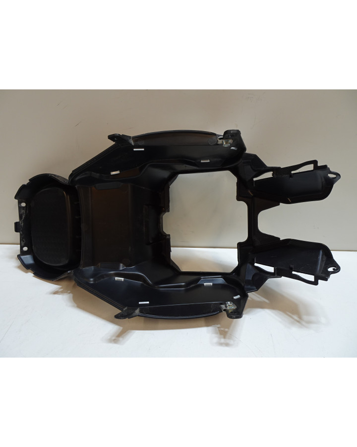 Super Soco TS, nedre mittkåpa