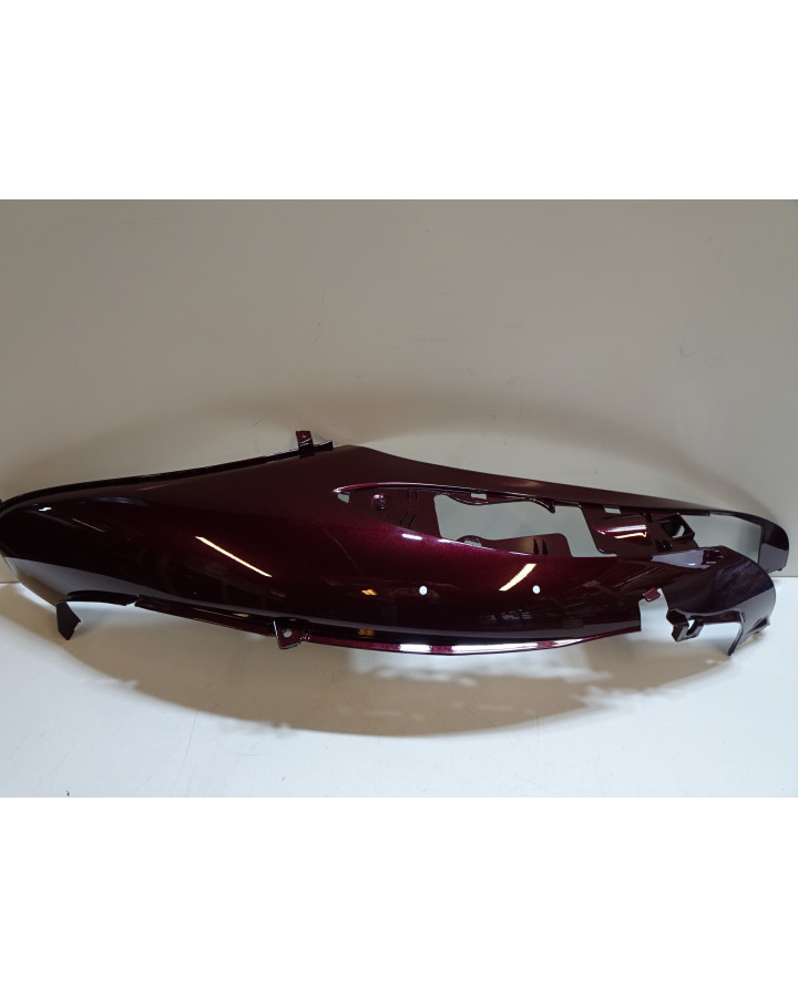 Piaggio Beverly 500, bakre sidokåpa höger