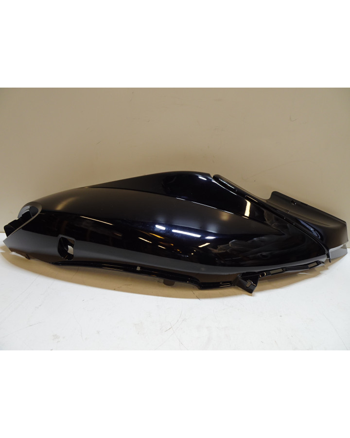 Piaggio Fly 50/125, bakre sidokåpa vänster