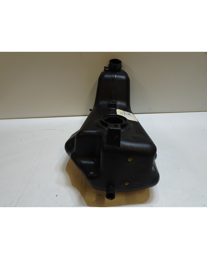 Piaggio NRG Power Pure Jet, bränsletank