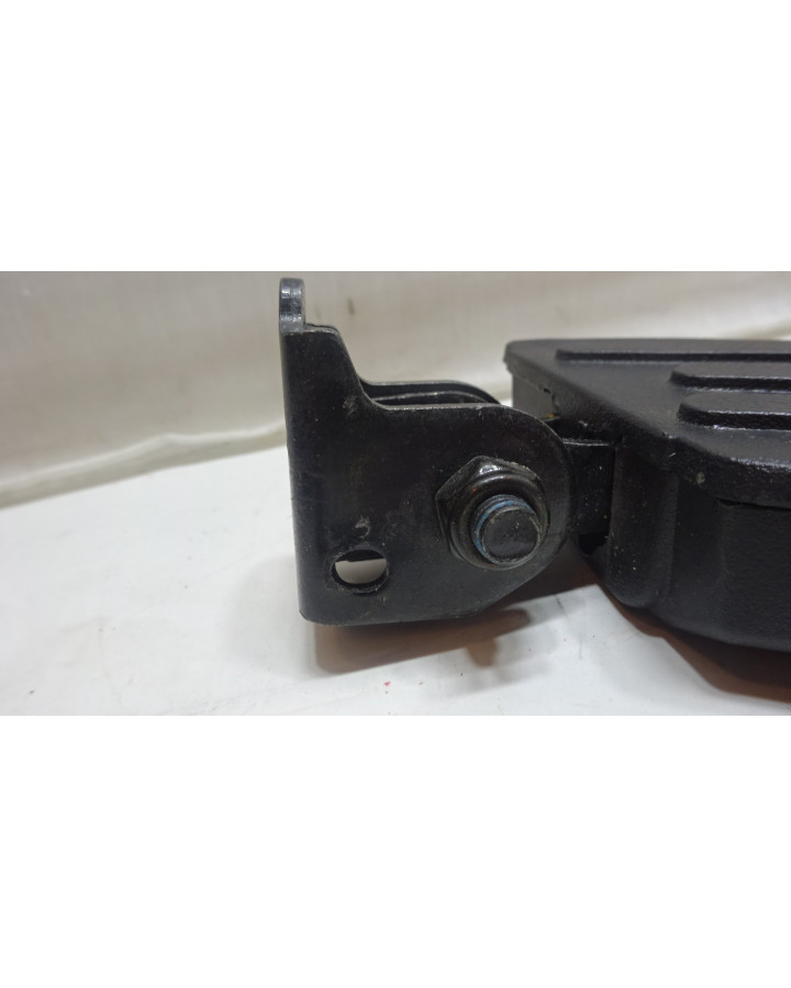 Peugeot Kisbee, passagerarfotpinne höger