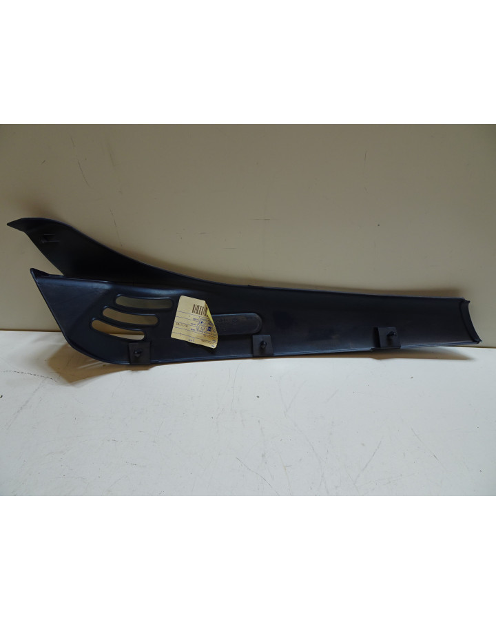 Vespa ET2, sidokåpa vänster