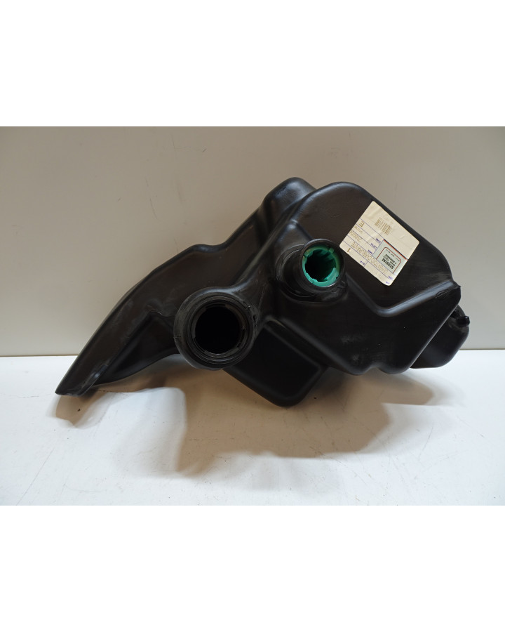 Piaggio Fly 50/125, bränsletank