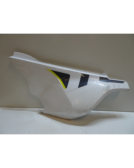 Husqvarna 701, bakre sidokåpa vänster