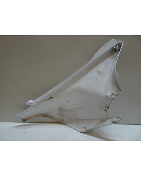 Husqvarna 701, bakre sidokåpa vänster