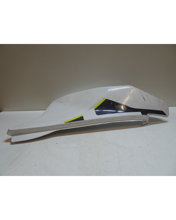 Husqvarna 701, bakre sidokåpa höger