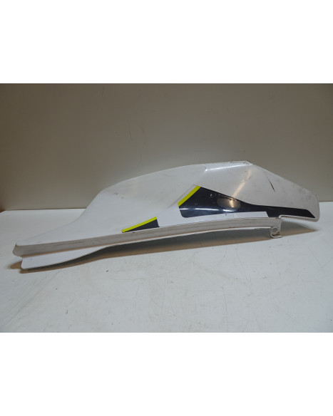 Husqvarna 701, bakre sidokåpa höger