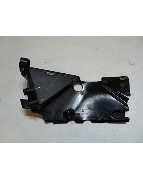 Husqvarna 701, plastdetalj vänster 2