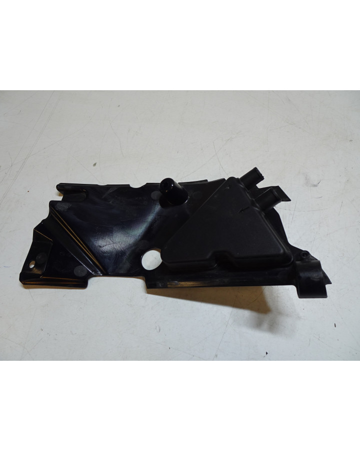 Husqvarna 701, plastdetalj vänster